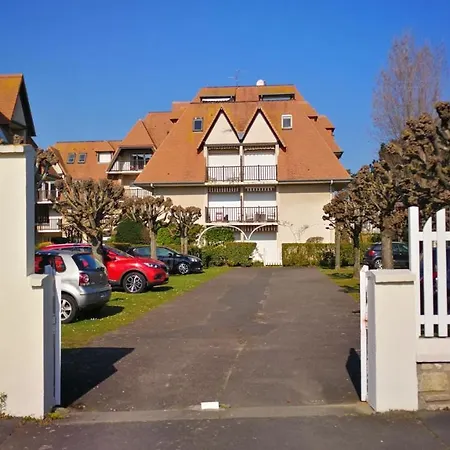 2 Pieces A 5 Mn A Pied De La * Cabourg