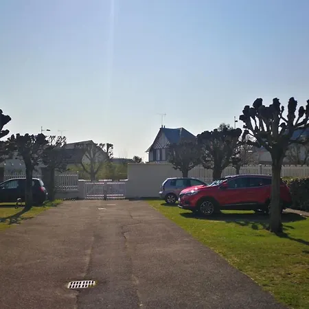 2 Pieces A 5 Mn A Pied De La * Cabourg
