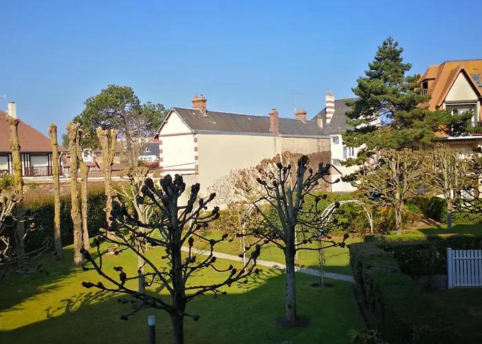 2 Pieces A 5 Mn A Pied De La * Cabourg