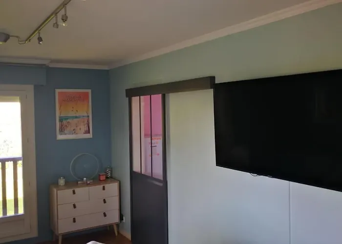 2 Pieces A 5 Mn A Pied De La * Cabourg