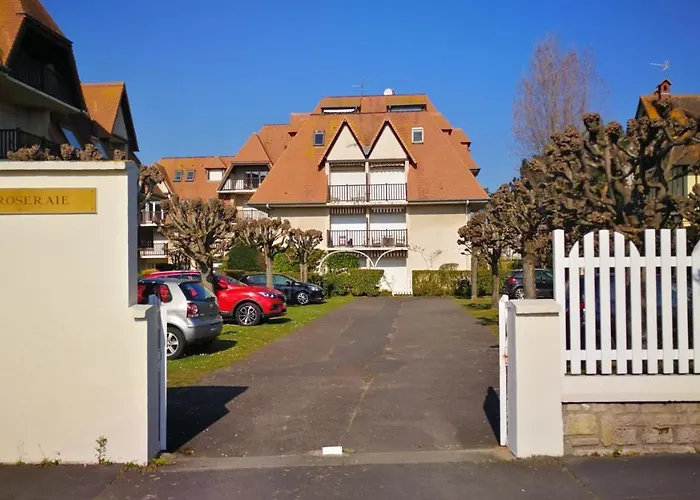 2 Pieces A 5 Mn A Pied De La * Cabourg